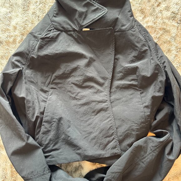 LULULEMON CROPPED JACKET - ONLY WORN ONCE - SIZE XXS - Picture 3 of 4
